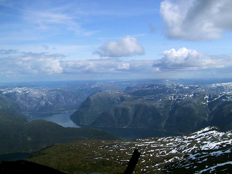 270603EidfjordSkygate.JPG (63918 bytes)